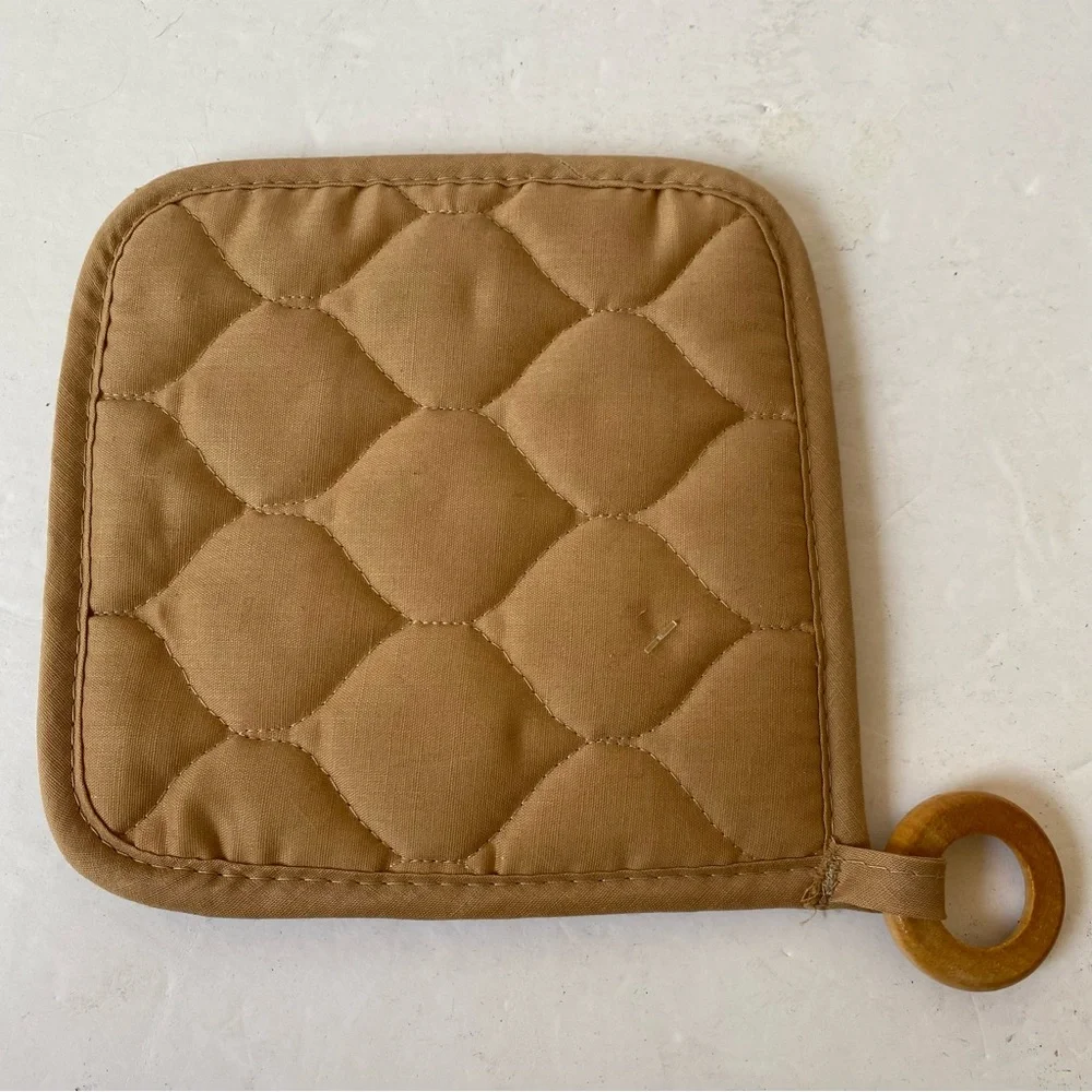 Vintage The Kitchen Shoppe R.A. Briggs & Co Potholder Floral Brown NWT Wood Hoop